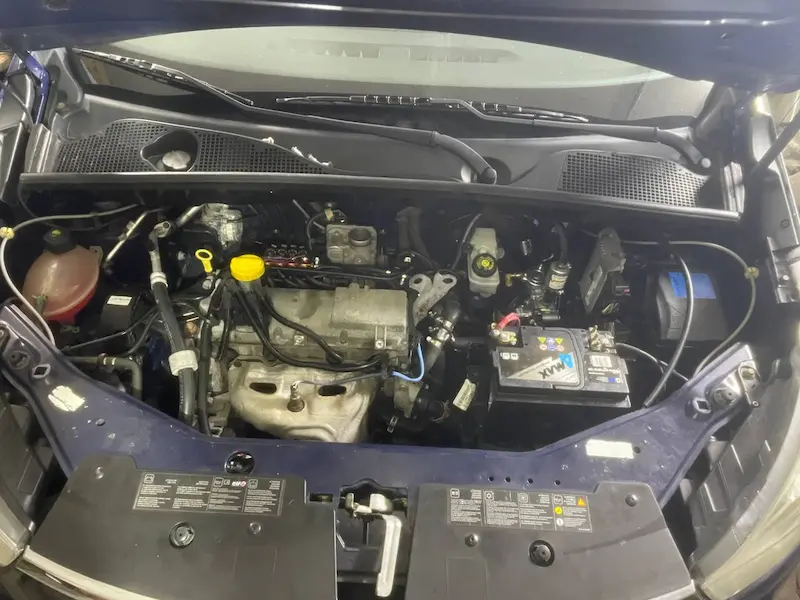 Встановлення ГБО на Dacia LODGY у Запоріжжі під капотом